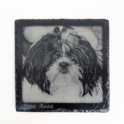 Slate plaque featuring a detailed laser-engraved portrait of a small, long-haired dog with a bow on its head and the name “Pepa Rosa” engraved at the bottom.