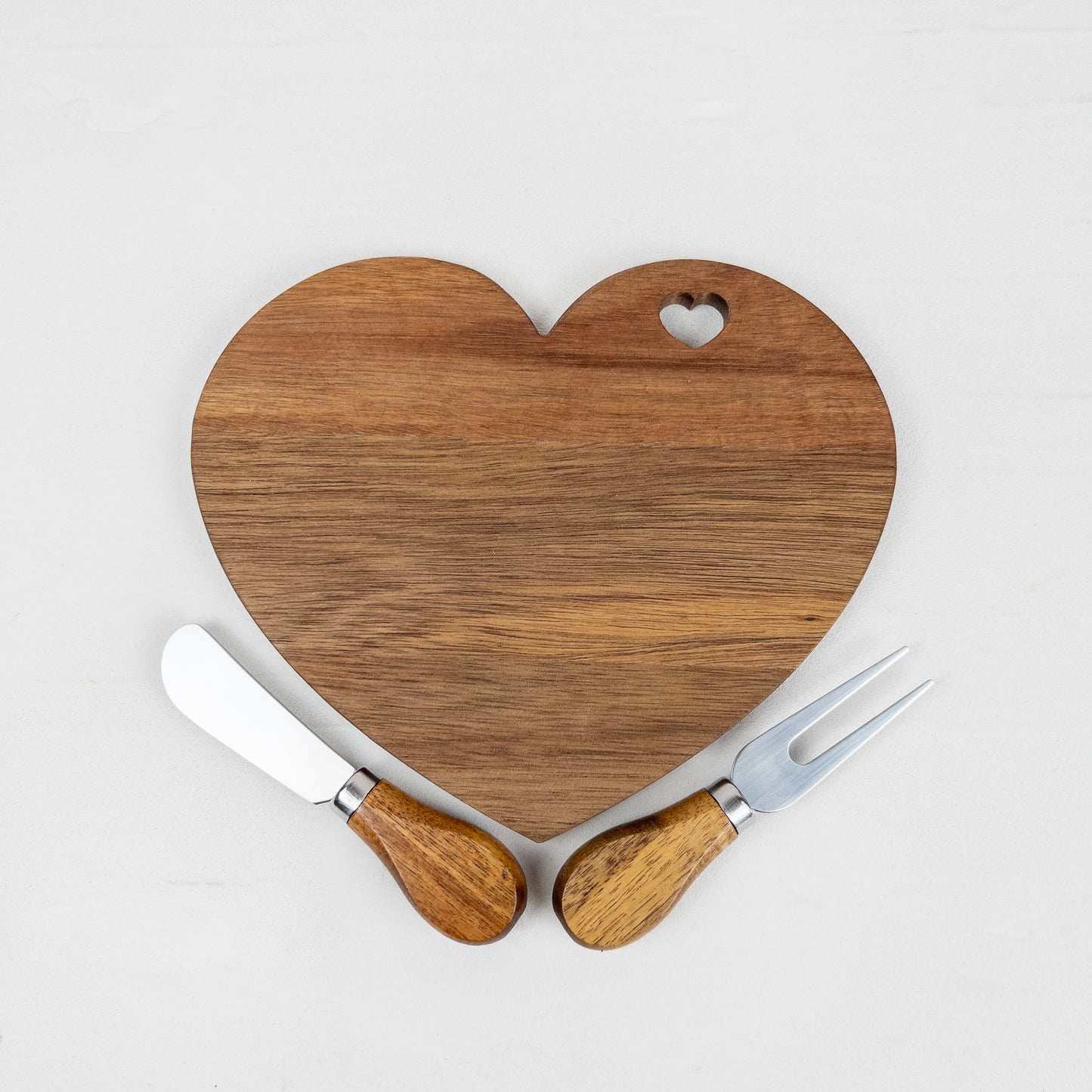 Heart Cheese Board Set with 2 Cheese Knives 20x18 | BAKKER