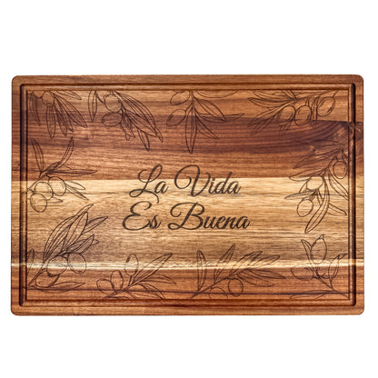 “La vida es buena” Engraved Cutting Board with Juice Groove  – 38×26 cm | TESS