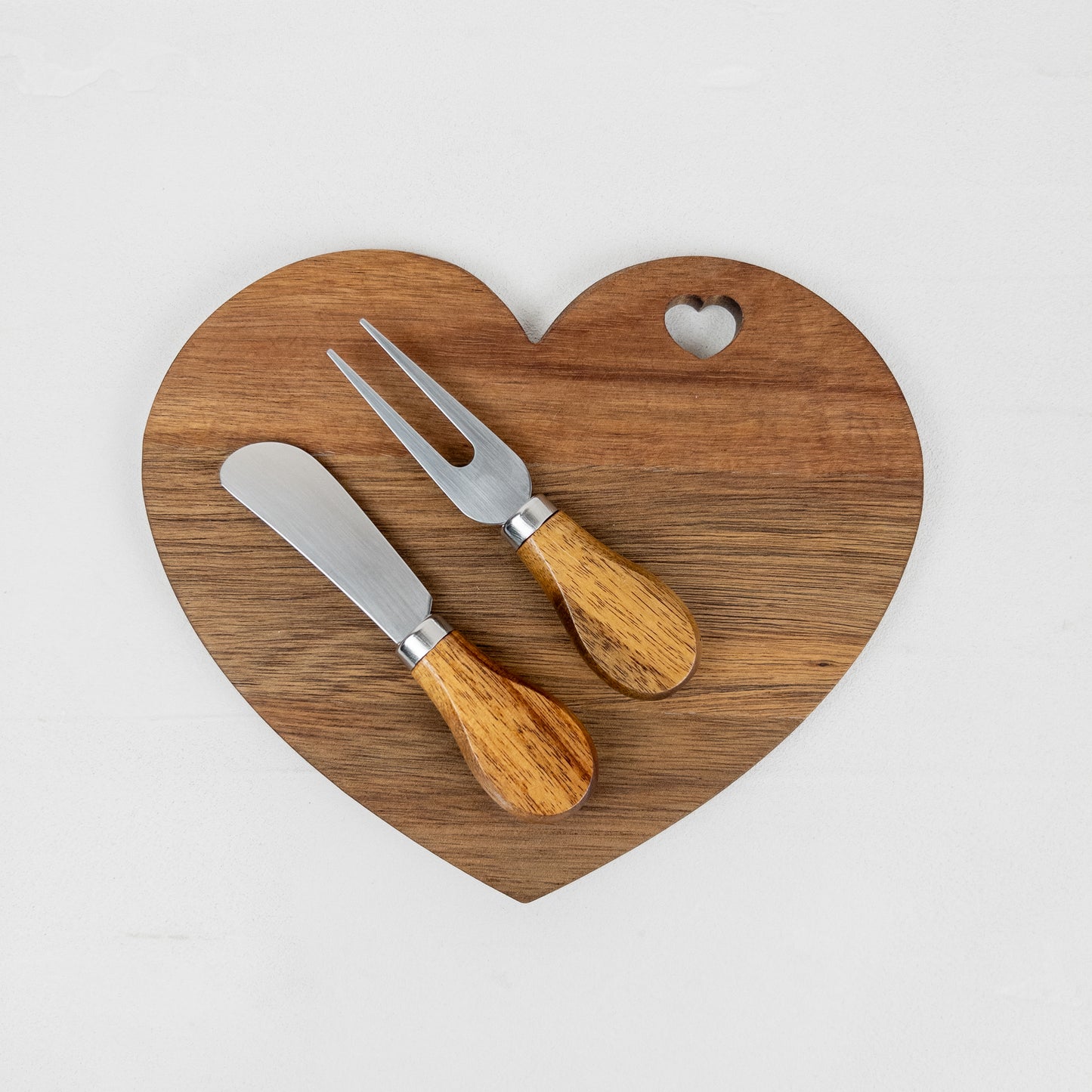 Heart Cheese Board Set with 2 Cheese Knives 20x18 | BAKKER